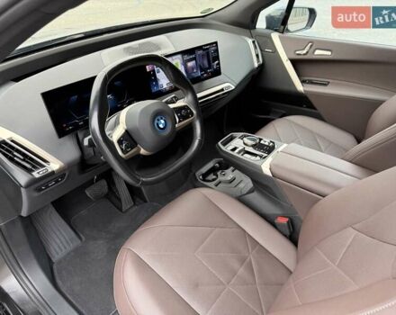 Серый БМВ iX, объемом двигателя 0 л и пробегом 106 тыс. км за 55500 $, фото 43 на Automoto.ua