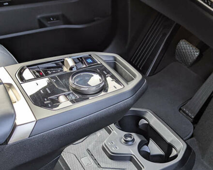 Серый БМВ iX, объемом двигателя 0 л и пробегом 47 тыс. км за 58500 $, фото 40 на Automoto.ua