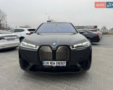 Серый БМВ iX, объемом двигателя 0 л и пробегом 32 тыс. км за 72900 $, фото 2 на Automoto.ua