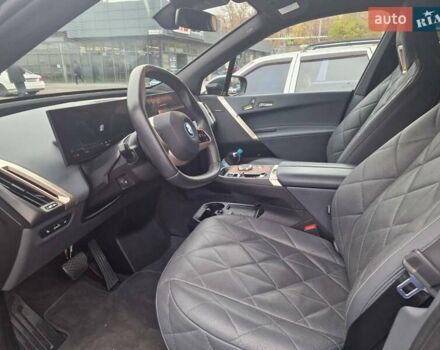 Серый БМВ iX, объемом двигателя 0 л и пробегом 30 тыс. км за 51700 $, фото 13 на Automoto.ua