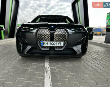Серый БМВ iX, объемом двигателя 0 л и пробегом 38 тыс. км за 62500 $, фото 10 на Automoto.ua