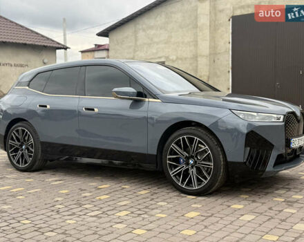 Серый БМВ iX, объемом двигателя 0 л и пробегом 19 тыс. км за 77000 $, фото 4 на Automoto.ua