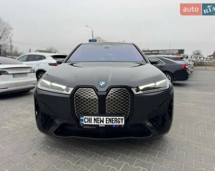 Серый БМВ iX, объемом двигателя 0 л и пробегом 32 тыс. км за 72900 $, фото 1 на Automoto.ua