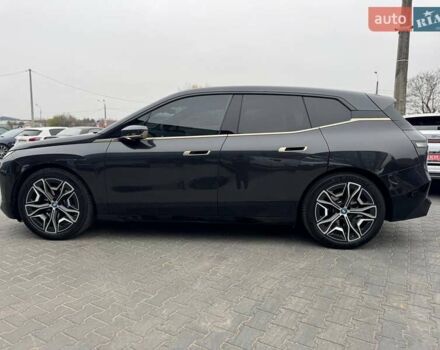 Серый БМВ iX, объемом двигателя 0 л и пробегом 32 тыс. км за 72900 $, фото 6 на Automoto.ua