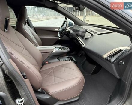 Серый БМВ iX, объемом двигателя 0 л и пробегом 106 тыс. км за 55500 $, фото 52 на Automoto.ua