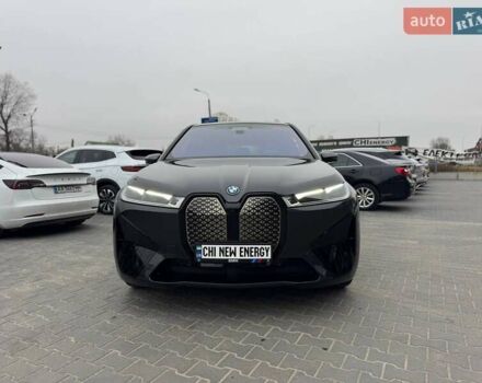 Серый БМВ iX, объемом двигателя 0 л и пробегом 32 тыс. км за 72900 $, фото 3 на Automoto.ua
