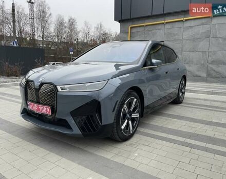 Серый БМВ iX, объемом двигателя 0 л и пробегом 53 тыс. км за 58800 $, фото 1 на Automoto.ua