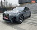 Серый БМВ iX, объемом двигателя 0 л и пробегом 53 тыс. км за 58800 $, фото 1 на Automoto.ua