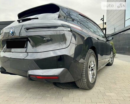 Серый БМВ iX, объемом двигателя 0 л и пробегом 19 тыс. км за 59550 $, фото 12 на Automoto.ua