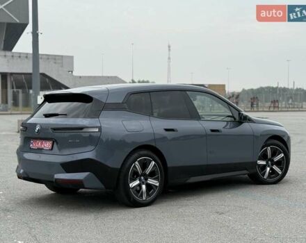 Серый БМВ iX, объемом двигателя 0 л и пробегом 106 тыс. км за 55500 $, фото 10 на Automoto.ua