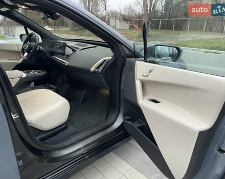 Серый БМВ iX, объемом двигателя 0 л и пробегом 53 тыс. км за 58800 $, фото 30 на Automoto.ua