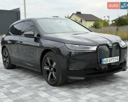 Серый БМВ iX, объемом двигателя 0 л и пробегом 38 тыс. км за 45700 $, фото 3 на Automoto.ua