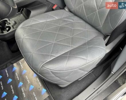 Серый БМВ iX, объемом двигателя 0 л и пробегом 49 тыс. км за 79500 $, фото 17 на Automoto.ua