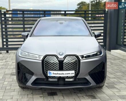 Серый БМВ iX, объемом двигателя 0 л и пробегом 49 тыс. км за 79500 $, фото 1 на Automoto.ua