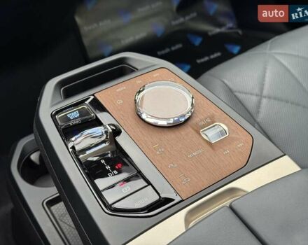 Серый БМВ iX, объемом двигателя 0 л и пробегом 49 тыс. км за 79500 $, фото 4 на Automoto.ua