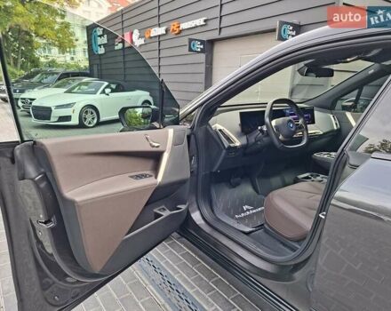 Серый БМВ iX, объемом двигателя 0 л и пробегом 20 тыс. км за 52900 $, фото 9 на Automoto.ua
