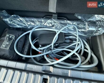 Серый БМВ iX, объемом двигателя 0 л и пробегом 50 тыс. км за 68900 $, фото 22 на Automoto.ua