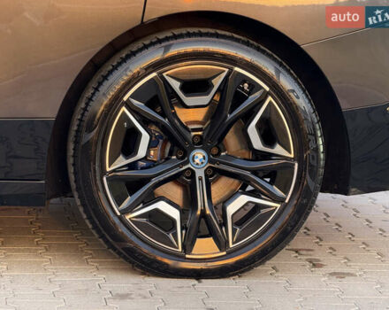 Серый БМВ iX, объемом двигателя 0 л и пробегом 50 тыс. км за 68900 $, фото 13 на Automoto.ua