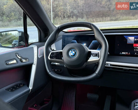 Серый БМВ iX, объемом двигателя 0 л и пробегом 50 тыс. км за 68900 $, фото 2 на Automoto.ua
