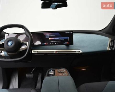 Серый БМВ iX, объемом двигателя 0 л и пробегом 13 тыс. км за 75000 $, фото 5 на Automoto.ua