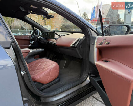 Серый БМВ iX, объемом двигателя 0 л и пробегом 15 тыс. км за 74400 $, фото 35 на Automoto.ua