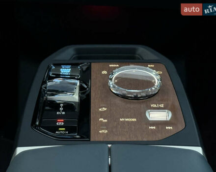 Серый БМВ iX, объемом двигателя 0 л и пробегом 50 тыс. км за 68900 $, фото 30 на Automoto.ua