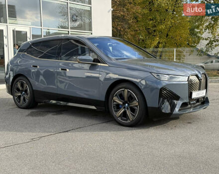 Серый БМВ iX, объемом двигателя 0 л и пробегом 15 тыс. км за 74400 $, фото 11 на Automoto.ua