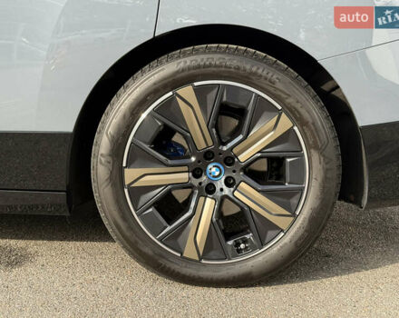 Серый БМВ iX, объемом двигателя 0 л и пробегом 15 тыс. км за 74400 $, фото 14 на Automoto.ua