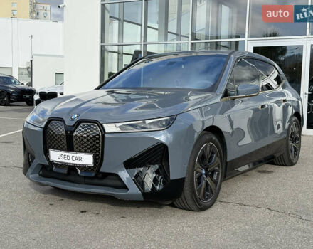 Серый БМВ iX, объемом двигателя 0 л и пробегом 15 тыс. км за 74400 $, фото 2 на Automoto.ua