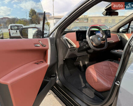Серый БМВ iX, объемом двигателя 0 л и пробегом 15 тыс. км за 74400 $, фото 15 на Automoto.ua