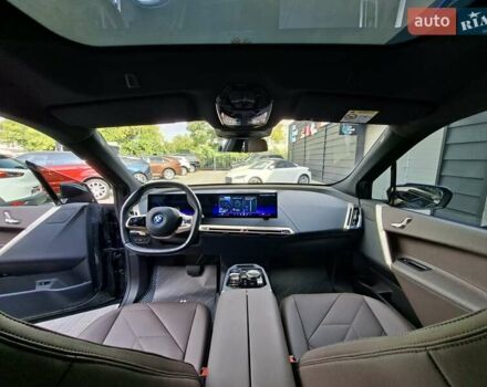 Серый БМВ iX, объемом двигателя 0 л и пробегом 20 тыс. км за 52900 $, фото 21 на Automoto.ua