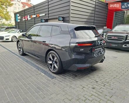 Серый БМВ iX, объемом двигателя 0 л и пробегом 20 тыс. км за 52900 $, фото 6 на Automoto.ua