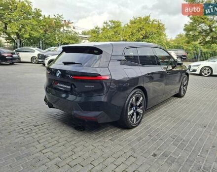 Серый БМВ iX, объемом двигателя 0 л и пробегом 20 тыс. км за 52900 $, фото 4 на Automoto.ua