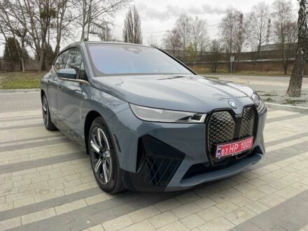 Серый БМВ iX, объемом двигателя 0 л и пробегом 53 тыс. км за 54900 $, фото 1 на Automoto.ua