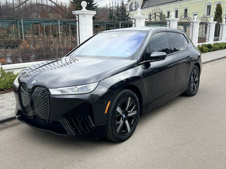 Серый БМВ iX, объемом двигателя 0 л и пробегом 38 тыс. км за 49700 $, фото 1 на Automoto.ua