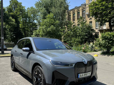 БМВ iX 2023 в Киеве на Automoto.ua Серый БМВ iX, объемом двигателя 0 л и пробегом 8 тыс. км за 61900 $, фото 1 на Automoto.ua