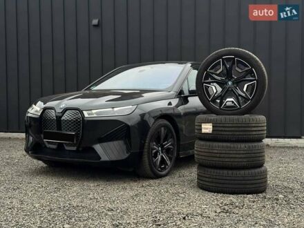 Серый БМВ iX, объемом двигателя 0 л и пробегом 40 тыс. км за 80900 $, фото 1 на Automoto.ua