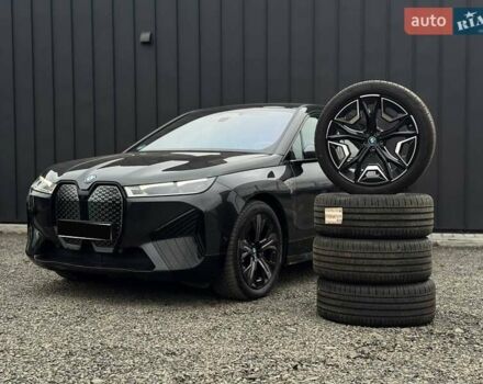 Серый БМВ iX, объемом двигателя 0 л и пробегом 40 тыс. км за 80900 $, фото 1 на Automoto.ua