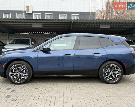 Синий БМВ iX, объемом двигателя 0 л и пробегом 18 тыс. км за 66900 $, фото 2 на Automoto.ua