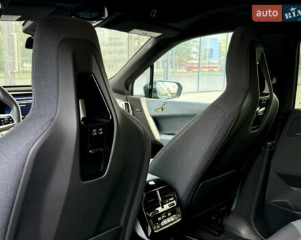 Зеленый БМВ iX, объемом двигателя 0 л и пробегом 45 тыс. км за 59000 $, фото 17 на Automoto.ua
