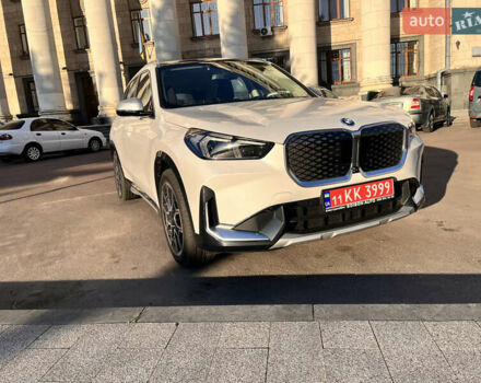 БМВ iX1 2023 в Киеве на Automoto.ua Белый БМВ iX1, объемом двигателя 0 л и пробегом 5 тыс. км за 31900 $, фото 3 на Automoto.ua