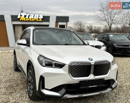 Белый БМВ iX1, объемом двигателя 0 л и пробегом 33 тыс. км за 28000 $, фото 4 на Automoto.ua