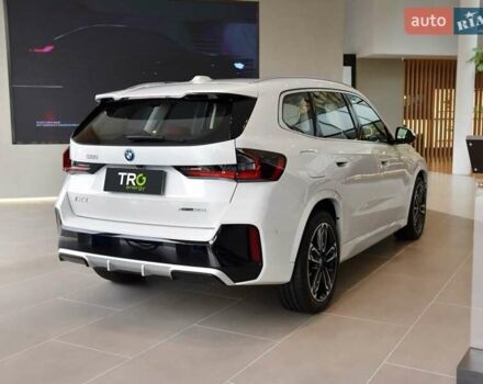 Белый БМВ iX1, объемом двигателя 0 л и пробегом 9 тыс. км за 28000 $, фото 5 на Automoto.ua