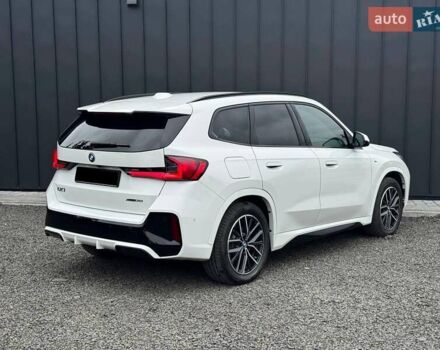 Белый БМВ iX1, объемом двигателя 0 л и пробегом 33 тыс. км за 42900 $, фото 8 на Automoto.ua