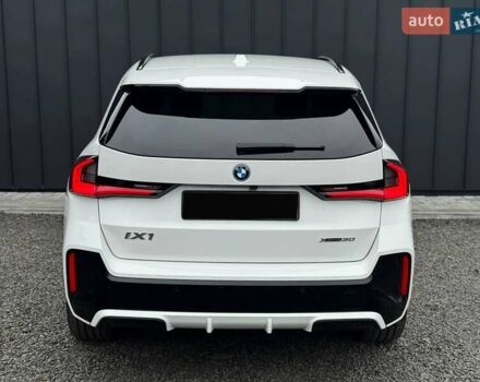 Белый БМВ iX1, объемом двигателя 0 л и пробегом 33 тыс. км за 42900 $, фото 7 на Automoto.ua