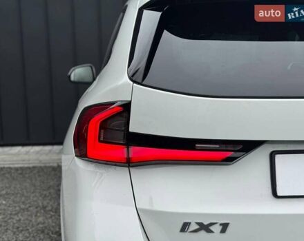 Белый БМВ iX1, объемом двигателя 0 л и пробегом 33 тыс. км за 42900 $, фото 9 на Automoto.ua