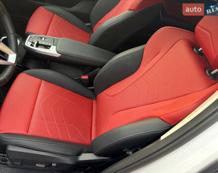 Білий БМВ iX1, об'ємом двигуна 0 л та пробігом 19 тис. км за 29000 $, фото 20 на Automoto.ua