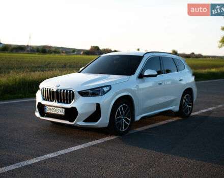 Белый БМВ iX1, объемом двигателя 0 л и пробегом 15 тыс. км за 38000 $, фото 4 на Automoto.ua