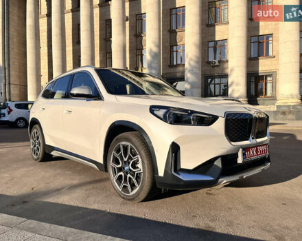 БМВ iX1 2023 в Киеве на Automoto.ua Белый БМВ iX1, объемом двигателя 0 л и пробегом 5 тыс. км за 31900 $, фото 1 на Automoto.ua