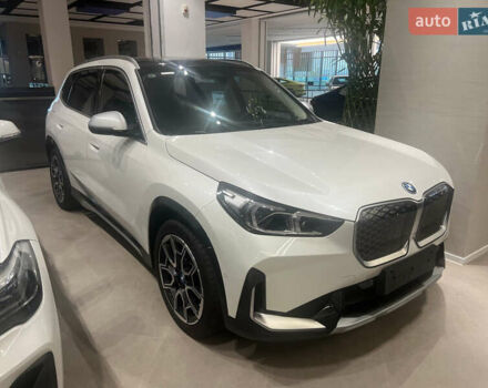 Белый БМВ iX1, объемом двигателя 0 л и пробегом 27 тыс. км за 25000 $, фото 3 на Automoto.ua